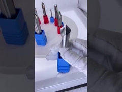 ドリルに斑点を付ける炭化物